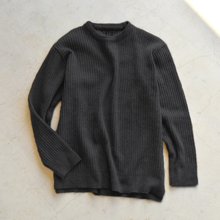 黒セーター