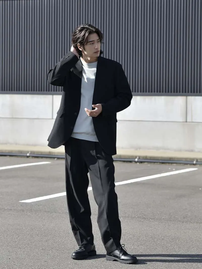 男性 トップ 黒基調 服